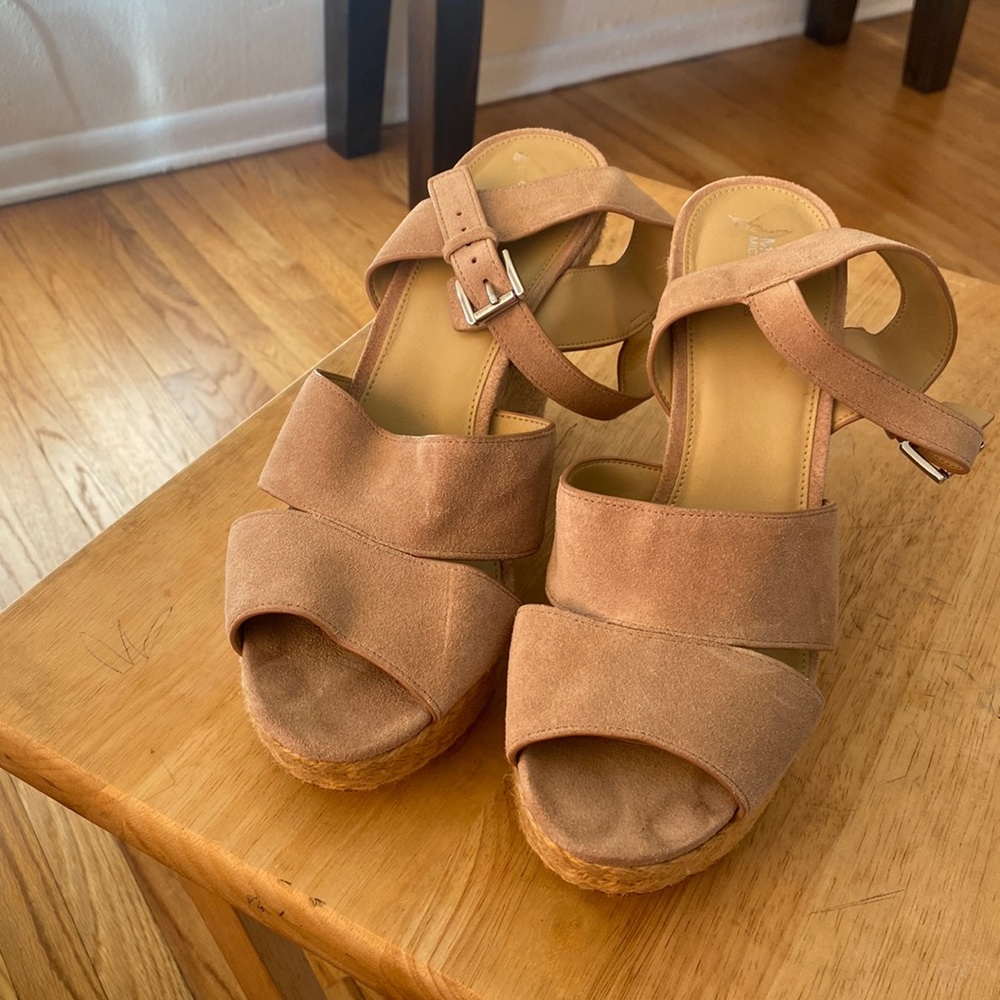 Michael Kors Tan Basket Weave suede wedges